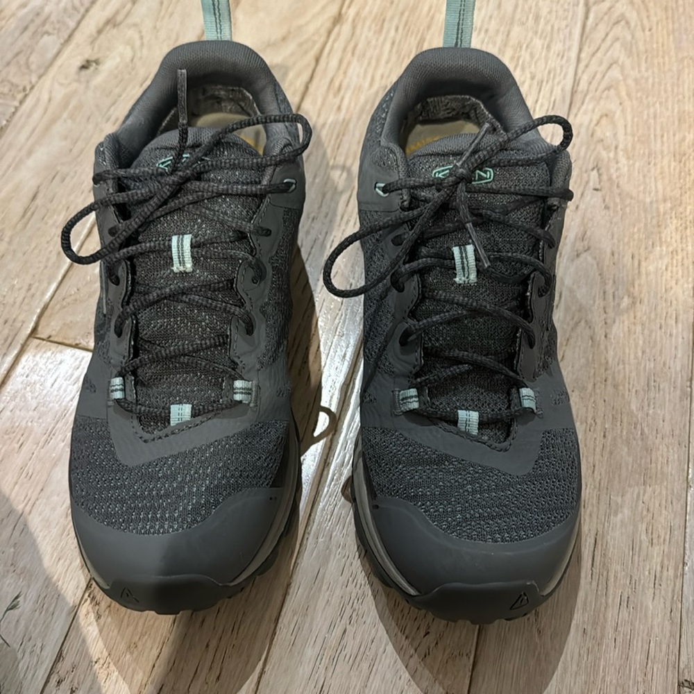 Keen hiking trail shoes